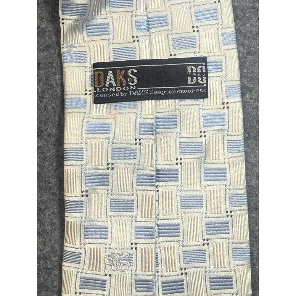Daks London 100% Silk‎ Geometric Pattern Necktie